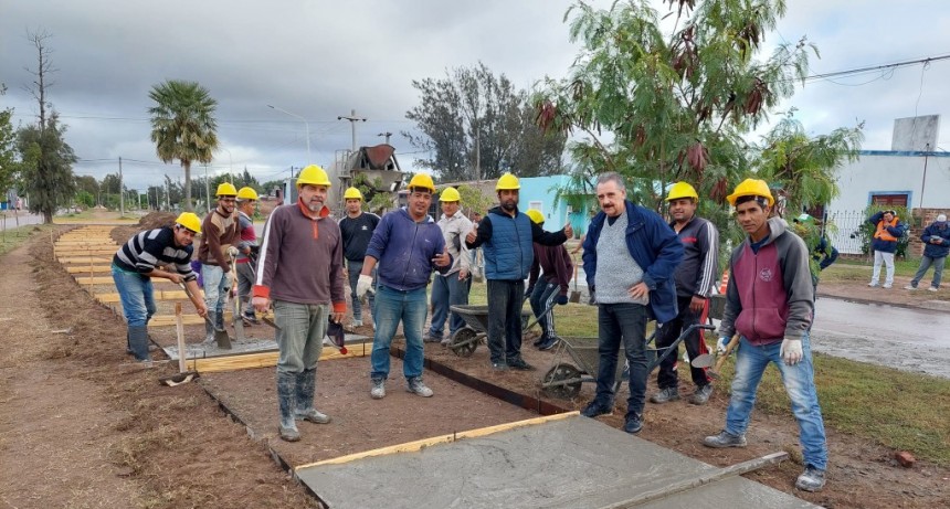 LA MUNICIPALIDAD AVANZA CON LA CONSTRUCCIÓN DE VEREDAS EN AVENIDA BITTEL