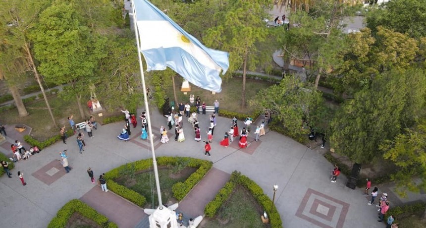 GRAN CONVOCATORIA AL  BAILE DEL PERICÓN, CON VELADA ARTÍSTICA Y EMPRENDORA EN LA PLAZA SAN MARTÍN 