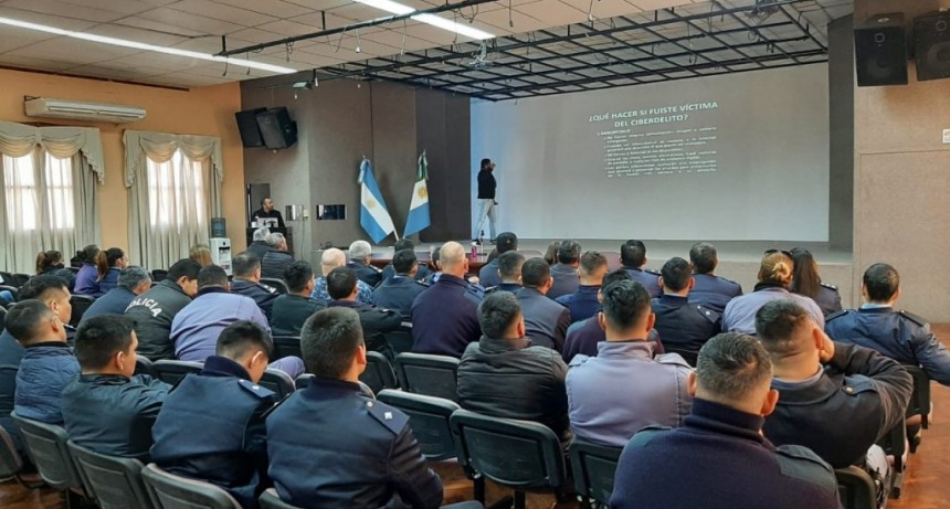 PERSONAL POLICIAL Y JUDICIAL RECIBIÓ CAPACITACIÓN SOBRE DELITOS INFORMÁTICOS EN EL SALÓN RAMÓN FREIRE