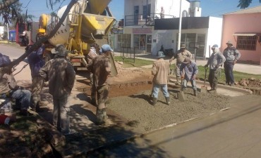 SERVICIOS PÚBLICOS DEL MUNICIPIO REALIZÓ EL BACHEO SOBRE MANO SUR DE AV. BITTEL Y GUEVARA