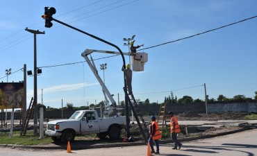 COLOCACIÓN DE SEMÁFOROS Y TRABAJOS DE LIMPIEZA EN LA CIUDAD