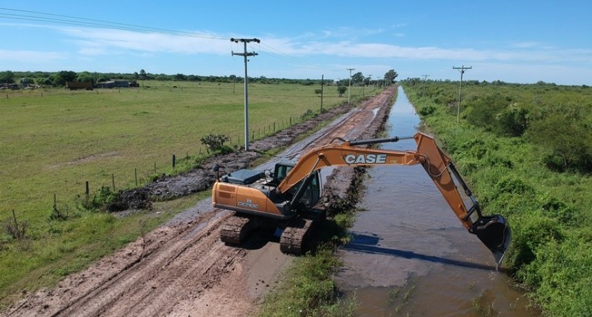 SERVICIOS PÚBLICOS CONTINÚA TRABAJOS DE LIMPIEZA Y RECONSTRUCCIÓN DE CALLES