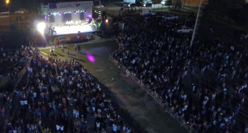 MULTITUDINARIA PRESENTACIÓN DE REINAS, BASTONERAS Y SCOLAS DE LOS SUPERCARNAVALES 2020