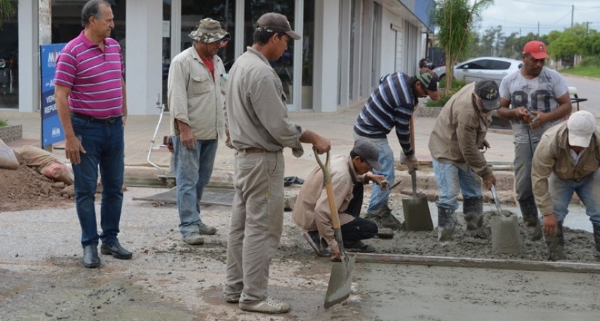PAPP SUPERVISÓ LA RECONSTRUCCIÓN DE ALCANTARILLA EN ESQUINA PERÓN Y CALLE IBERLUCEA
