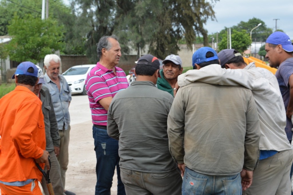 EL MUNICIPIO CONTINÚA EL ALCANTARILLADO EN CALLE MONTEAGUDO