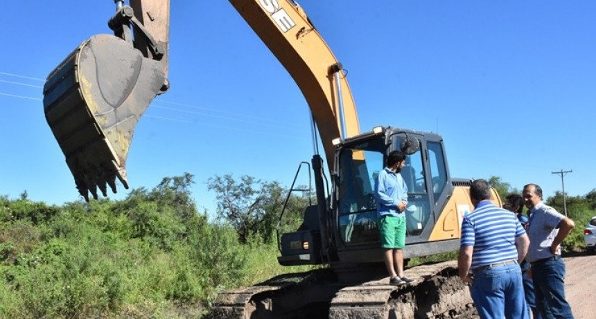 PAPP RECORRE TRABAJOS DE LIMPIEZA Y PERFILADO EN CALLE NEUQUÉN