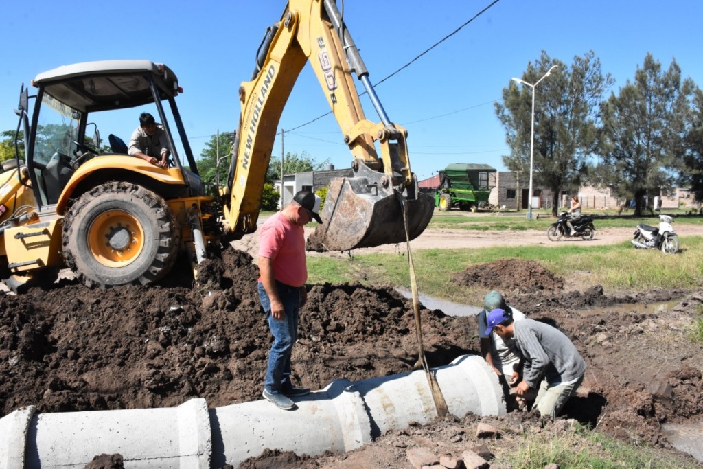 EL MUNICIPIO CONTINÚA TRABAJOS COORDINADOS DE ALCANTARILLADO, LIMPIEZA Y PERFILADO