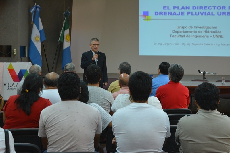 MUNICIPIO REALIZÓ CHARLA DE PLANIFICACIÓN DE DRENAJE URBANO 