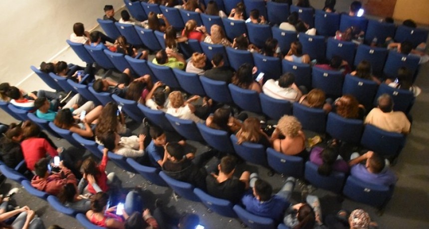 EL CINE BERNARDO ÁLVAREZ DESPIERTA CADA SEMANA MAYOR INTERÉS EN LA COMUNIDAD