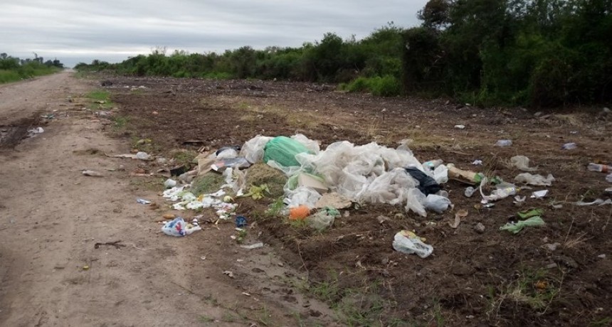 48 HS. DESPUÉS DE ELIMINAR BASURAL A CIELO ABIERTO, VECINOS NUEVAMENTE INFRINGEN CÓDIGO DE FALTAS MUNICIPAL 810/90