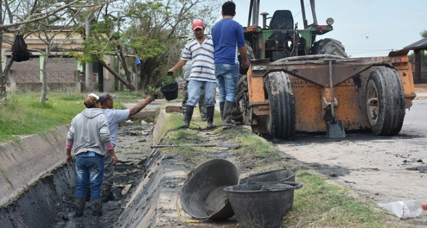 PAPP “EN BASE A LA NUEVA PLANIFICACIÓN, SE TRABAJA EN CUNETEO EN DISTINTOS SECTORES DE LA CIUDAD”