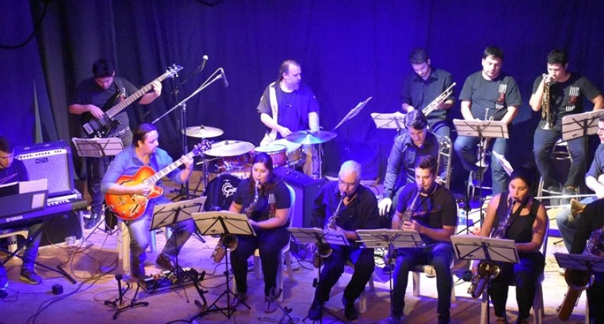 NEA BIG BAND JAZZ Y LA OCTAVA BRILLARON EN RECITAL GRATUITO EN LA CASA DE LA CULTURA