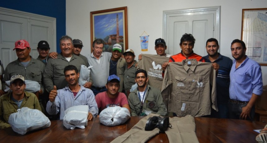 EL EJECUTIVO MUNICIPAL ENTREGÓ NUEVA INDUMENTARIA A PERSONAL DE OBRAS PÚBLICAS