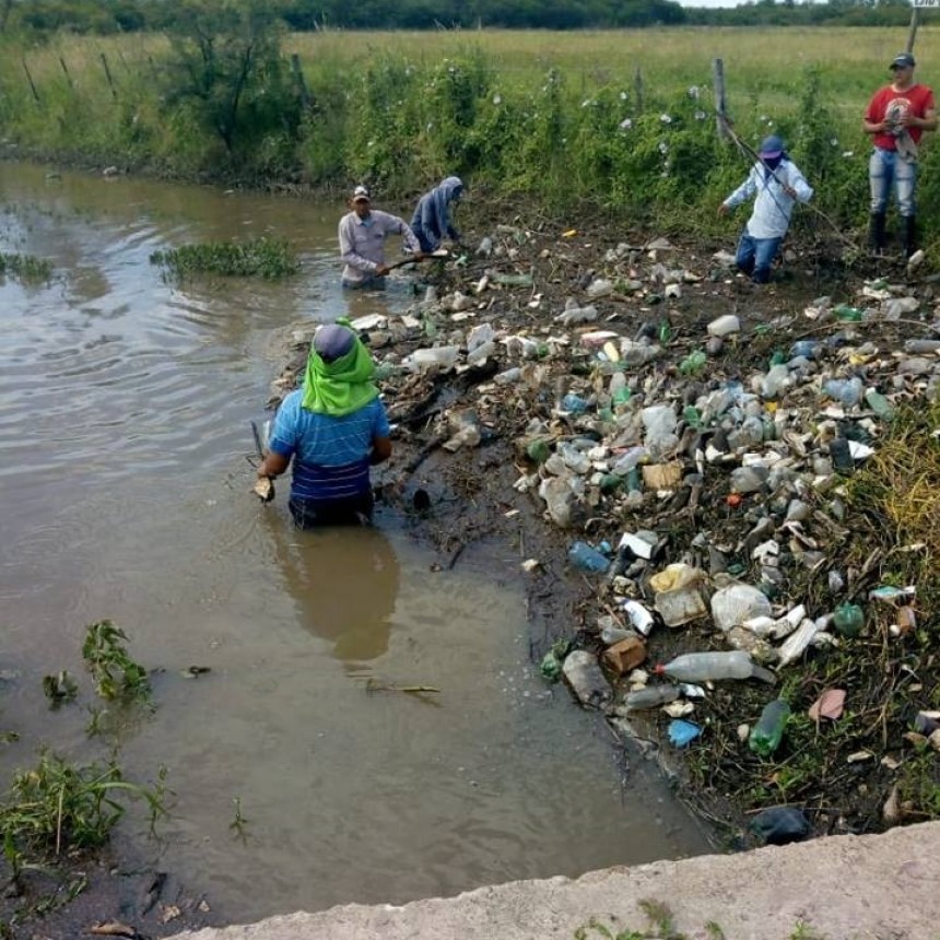 EL MUNICIPIO REALIZÓ OPERATIVOS DE LIMPIEZA EN CANALES Y DESOBSTRUCCIÓN DE CALLES