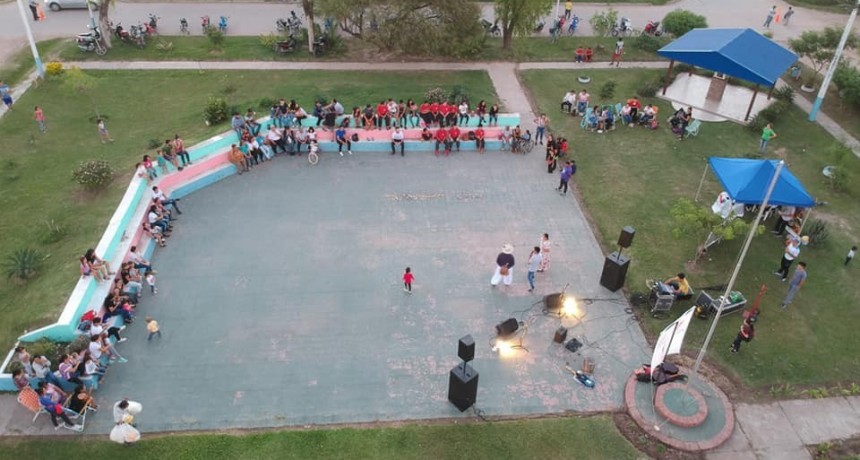 EL MUNICIPIO REALIZÓ UNA ACTIVIDAD CULTURAL EN LA PLAZA 9 DE JULIO DEL BARRIO INDEPENDENCIA
