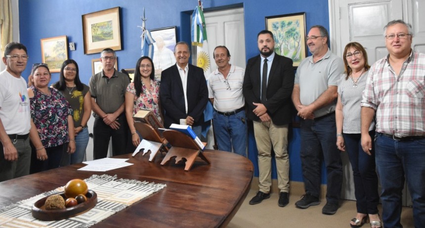 EL INTENDENTE PAPP TOMÓ JURAMENTO AL SECRETARIO Y SUBSECRETARIA DE SERVICIOS PÚBLICOS