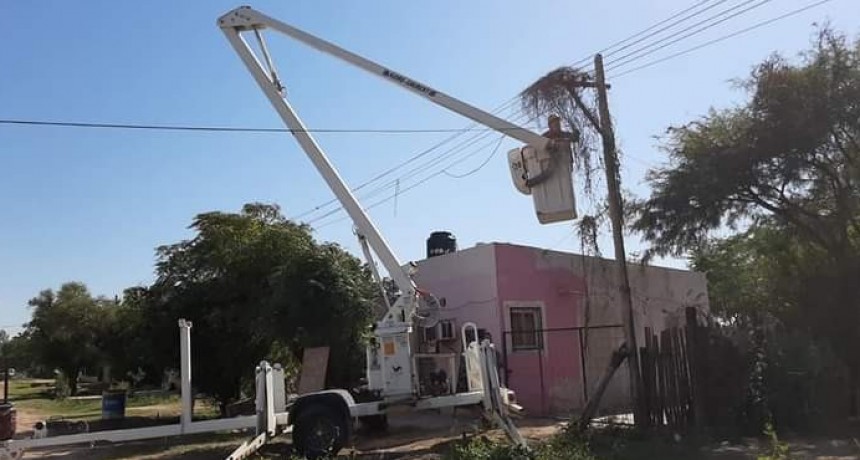 LA MUNICIPALIDAD DE VILLA ÁNGELA CONTINÚA CON LAS REPARACIONES EN EL ALUMBRADO PÚBLICO