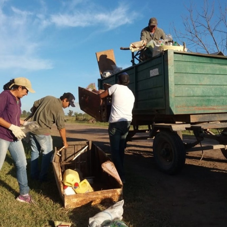 MEDIO AMBIENTE Y SERVICIOS PÚBLICOS AVANZAN CON EL DESCHARRADO MUNICIPAL EN VILLA ÁNGELA