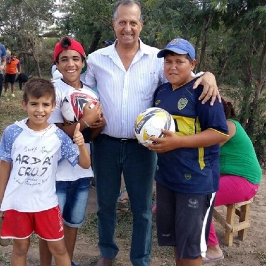 EL INTENDENTE ADALBERTO PAPP VISITÓ EL LOTE 20 EN EL “DÍA DE LA CONVIVENCIA DE LOS PUEBLOS ORIGINARIOS” 