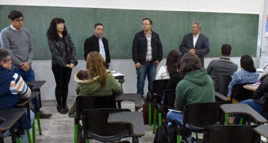 ESTUDIANTES DE ABOGACÍA DE LA UNNE INICIAN EL CURSADO DEL 2° AÑO EN EL PUNTO DIGITAL DEL  MUNICIPIO DE VILLA ÁNGELA