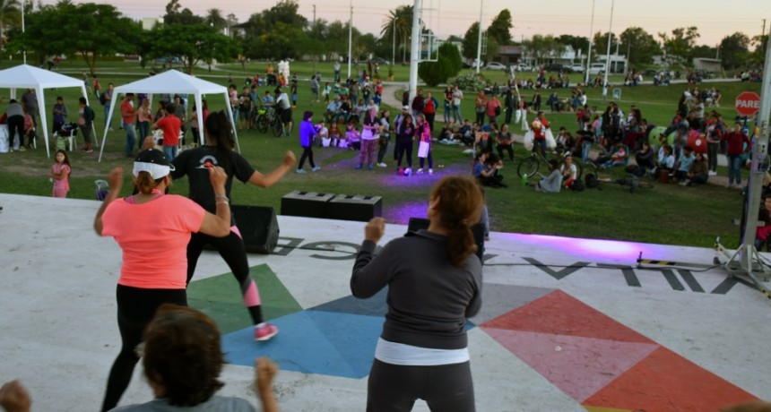 PRESENTACIÓN DE AEROBIC POR EL GRUPO DE GIMNASIA DE ADULTOS MAYORES