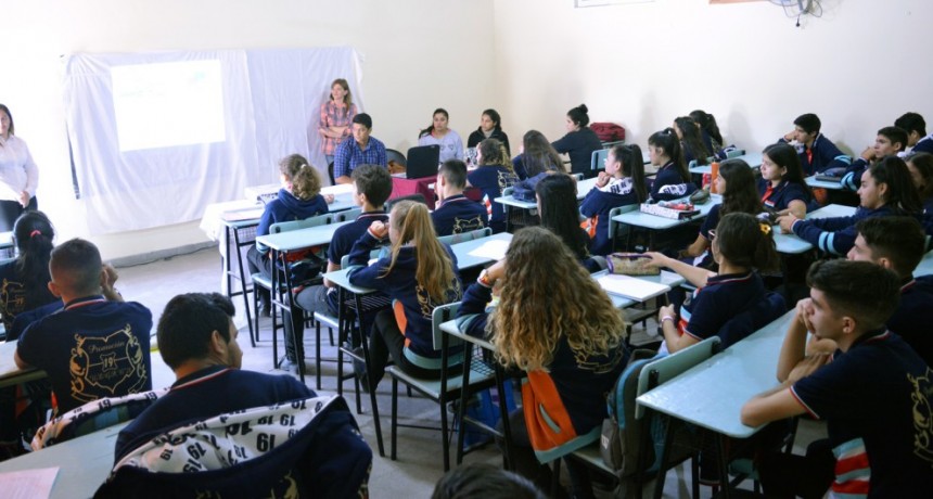 EL MUNICIPIO DE VILLA ÁNGELA COMENZÓ A PROMOVER CHARLAS EN ESCUELAS SOBRE EL CUIDADO DEL MEDIO AMBIENTE