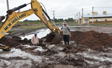 PAPP SUPERVISÓ EL TRABAJO DE SERVICIOS PÚBLICOS EN EL ACCESO AL BARRIO 50 VIVIENDAS