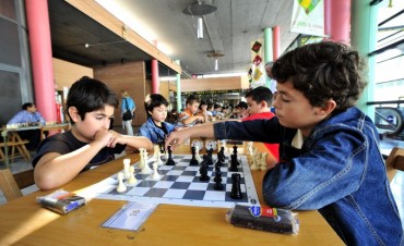 EL ÁREA DE DEPORTES DEL MUNICIPIO ENSEÑARÁ AJEDREZ GRATUITAMENTE
