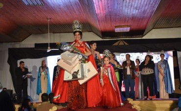 GEORGINA SAUCEDO Y KEILA KLAT SON LAS FLAMANTES REINAS DE VILLA ÁNGELA 2017