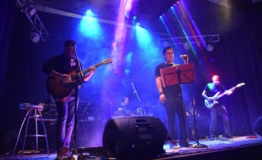 RECOVERS CON SU TRIBUTO A SODA STEREO LLENÓ LA SALA BERNARDO ÁLVAREZ DE LA CASA DE LA CULTURA 