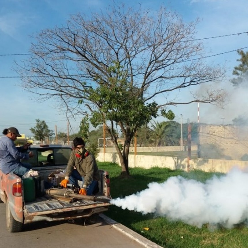 EL MUNICIPIO DE VILLA ÁNGELA FUMIGÓ EL PARQUE DEL CENTENARIO Y EL ACCESO NORTE