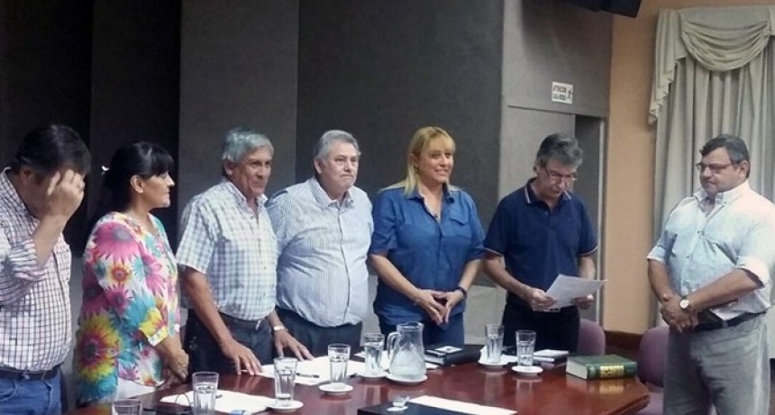 DESPLAZAMIENTOS DE CARGOS EN EL GABINETE DEL INTENDENTE ADALBERTO PAPP