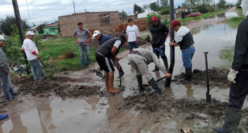 EL MUNICIPIO TRABAJA CONSTANTEMENTE EN CUNETEO Y LIMPIEZA DE ALCANTARILLAS