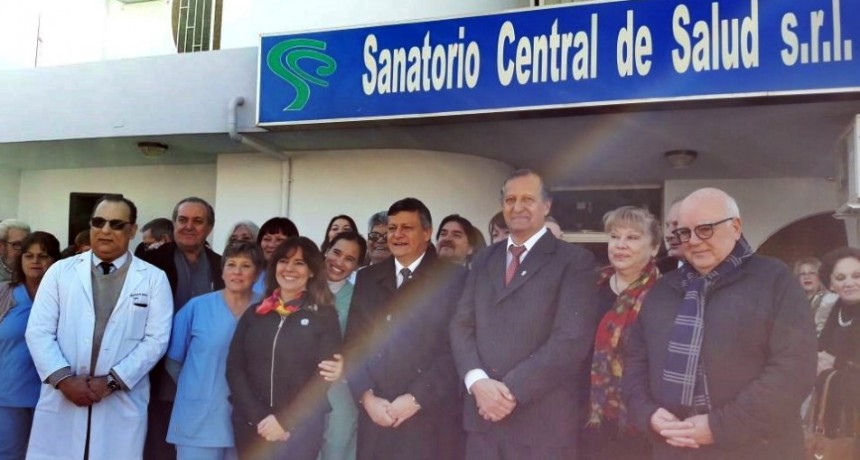EL INTENDENTE PAPP Y EL GOBERNADOR PEPPO REALIZARON EL DESCUBRIMIENTO DE PLACA POR LOS 50 AÑOS DEL SANATORIO CENTRAL