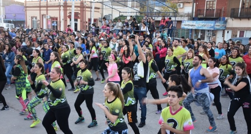 EXITOSO MEGA MASTER DE ZUMBA EN EL PREDIO CARLOS GARDEL
