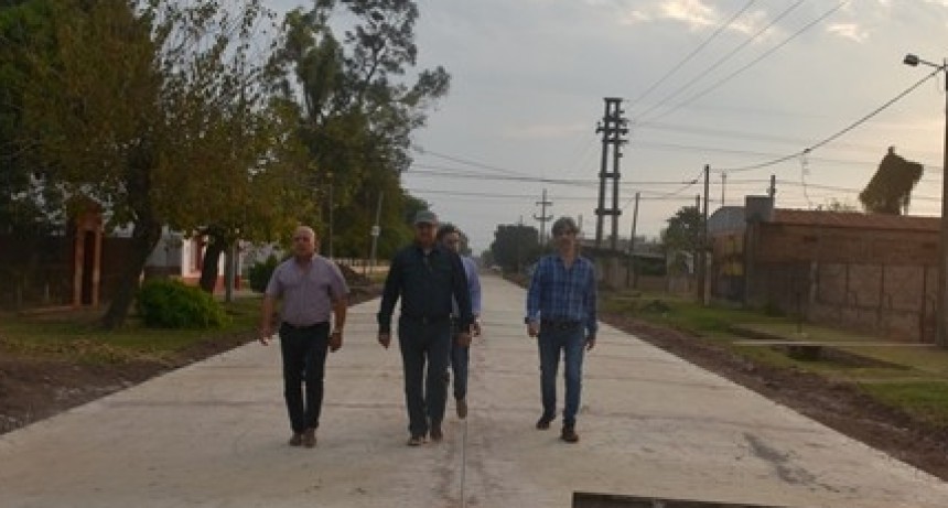 AVANZA OBRA DE PAVIMENTACIÓN EN CALLE AVENIDA DEL TRABAJO EN VILLA ÁNGELA