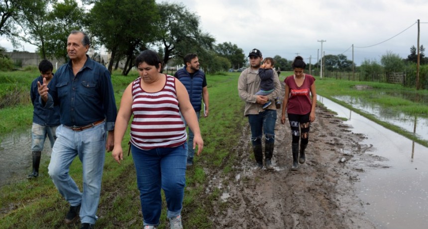 EL INTENDENTE RECORRIÓ LA QUINTA 5 Y DIALOGÓ CON LOS VECINOS