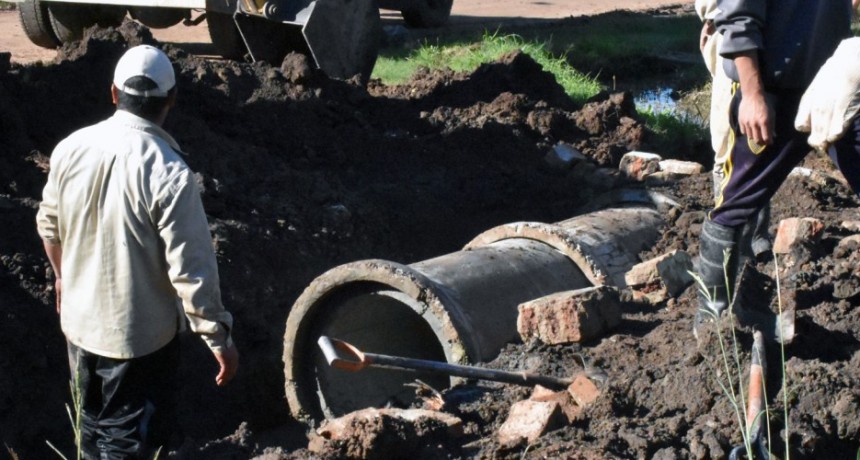 EL MUNICIPIO REALIZA CUNETEO Y ALCANTARILLADO PARA DESAGOTAR EL BARRIO SAN CAYETANO