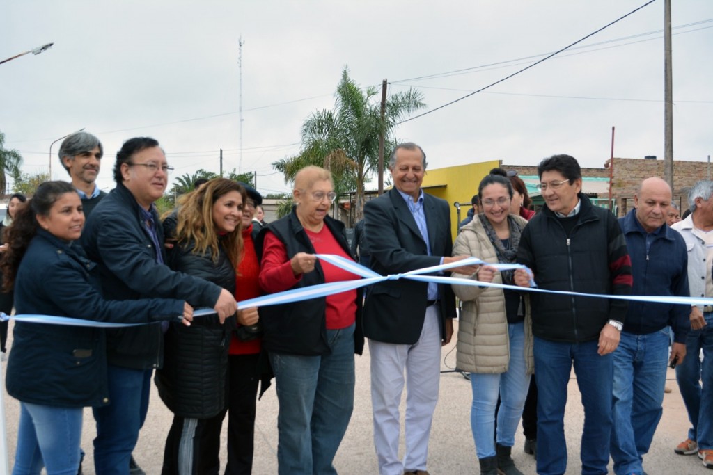 PAPP INAUGURÓ LOS 600 METROS DE PAVIMENTO DE CALLE ESPAÑA 
