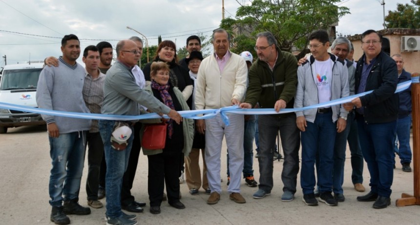 PAPP INAUGURÓ LAS NUEVAS CUADRAS DE PAVIMENTO EN CALLE MONTEAGUDO