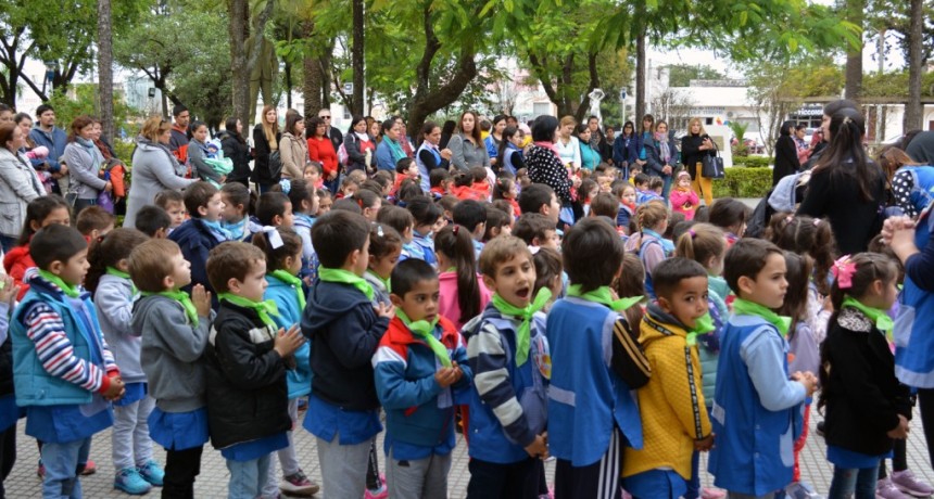 NIÑOS DEL JARDÍN DE INFANTES “LAS ARDILLITAS” RECORRIERON LA CIUDAD EN EL MARCO DE LA CELEBRACIÓN DE SU DÍA