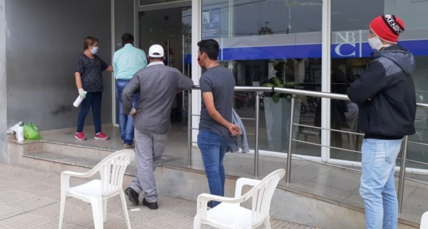 EL MUNICIPIO CONTROLA EL PROTOCOLO DE DISTANCIAMIENTO EN EL COBRO DEL IFE