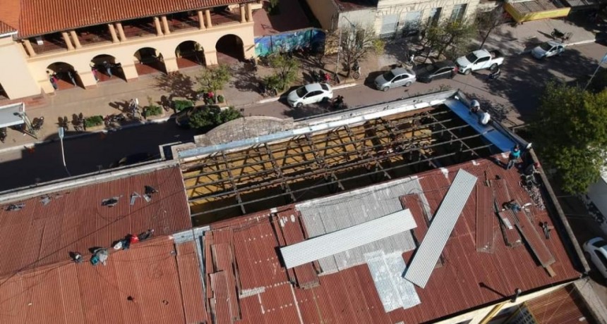 OBRAS PÚBLICAS REALIZA MANTENIMIENTO EN EL EDIFICIO MUNICIPAL