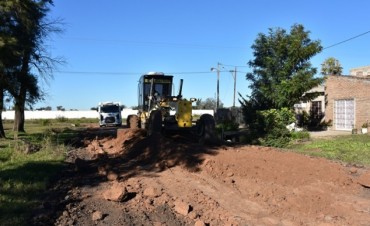 “ESTAMOS CONTENTOS PORQUE LAS MAQUINAS ESTÁN TRABAJANDO FUERTEMENTE EN EL ARREGLO DE CALLES”