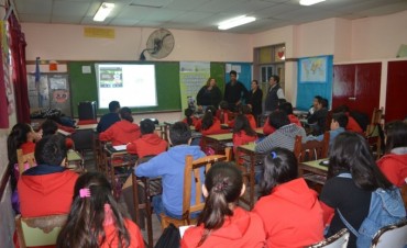 MEDIO AMBIENTE REALIZA CAPACITACIONES SOBRE EL CUIDADO DEL AMBIENTE EN ESCUELAS PRIMARIAS