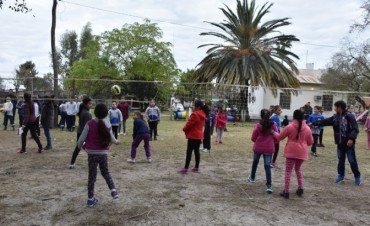 LA DIRECCIÓN DE DEPORTES REALIZÓ EL INTER-ESCOLAR DE VÓLEY EN LA E.E.P. N° 389