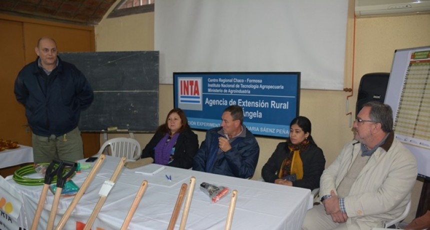 EL INTA REALIZÓ LA ENTREGA DE HERRAMIENTAS A INSTITUCIONES EDUCATIVAS LOCALES