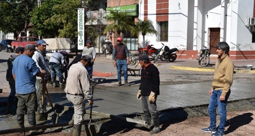 EL MUNICIPIO HABILITA TRÁNSITO, LUEGO DE REPARACIÓN DE BACHE, EN ESQUINA ALVEAR Y SAN MARTÍN