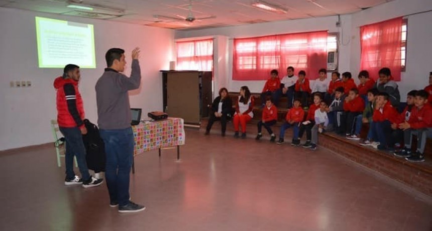 LA SECRETARÍA DE MEDIO AMBIENTE BRINDÓ UNA CHARLA DE EDUCACIÓN AMBIENTAL EN LA EEP N° 1001