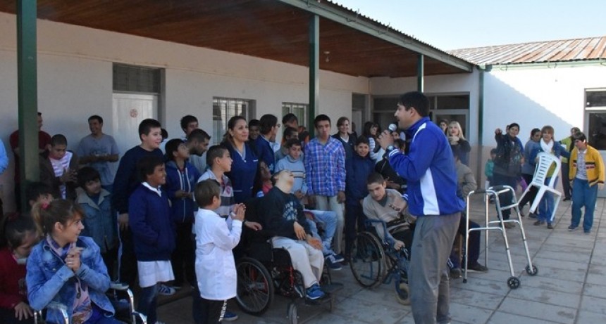 DEPORTES MUNICIPAL PARTICIPÓ CON ACTIVIDADES DEPORTIVAS ADAPTADAS EN EL ANIVERSARIO DE LA EEE N°8